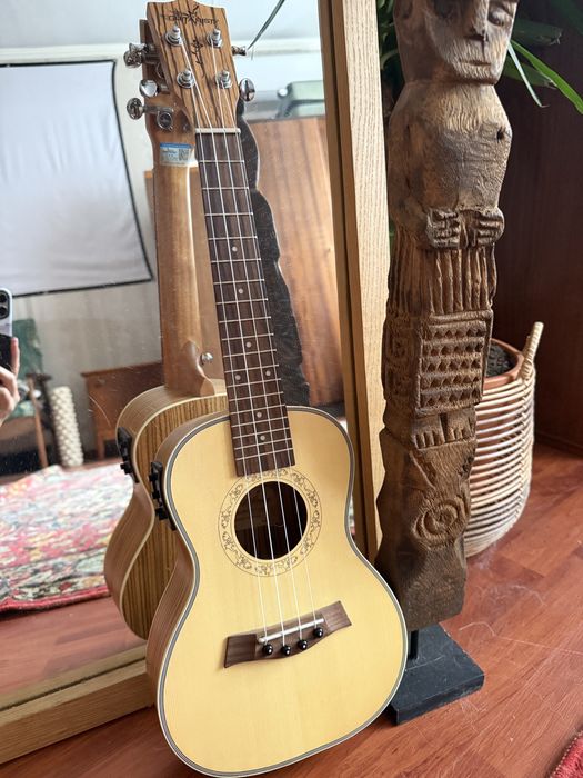 Укулеле с чехлом