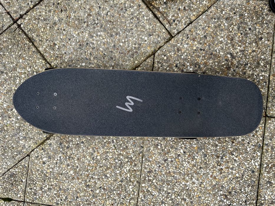 Landyachtz dinghy cruiser