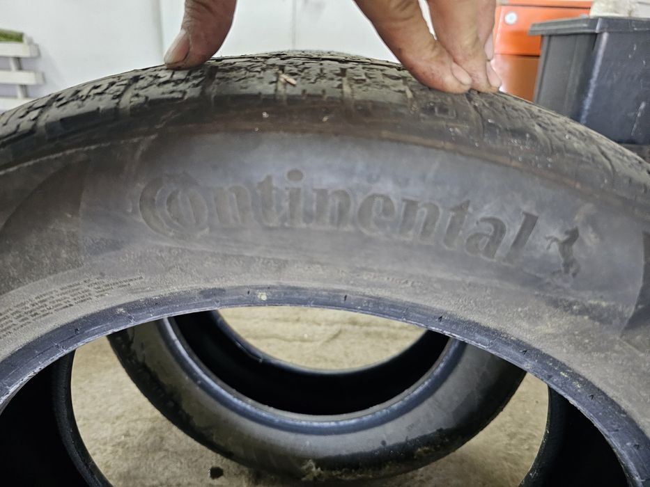 Летние шины 235/55/19 continental