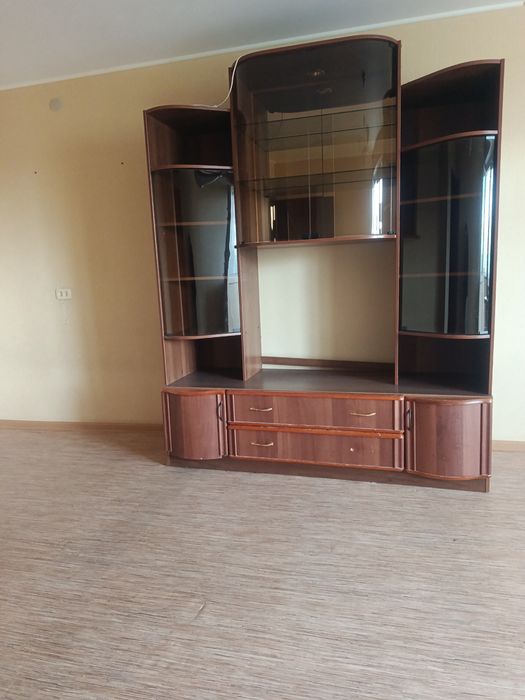 Шкаф- тумба под телевизор с темным стеклом