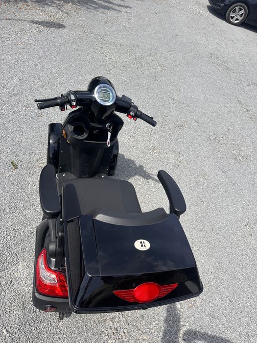 Scuter/carucior electric pentru varstnici sau persoane cu dizabilitati