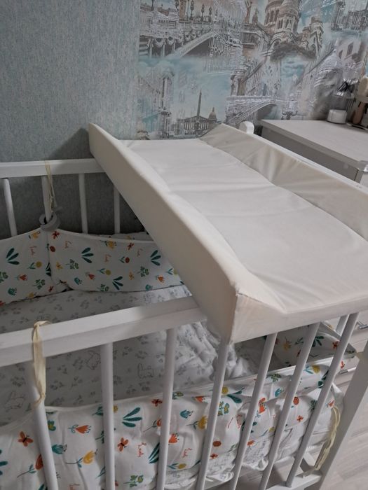 Продам пелинальный столик