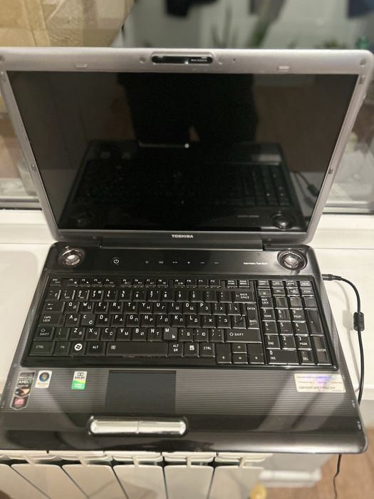 Ноутбук Toshiba.