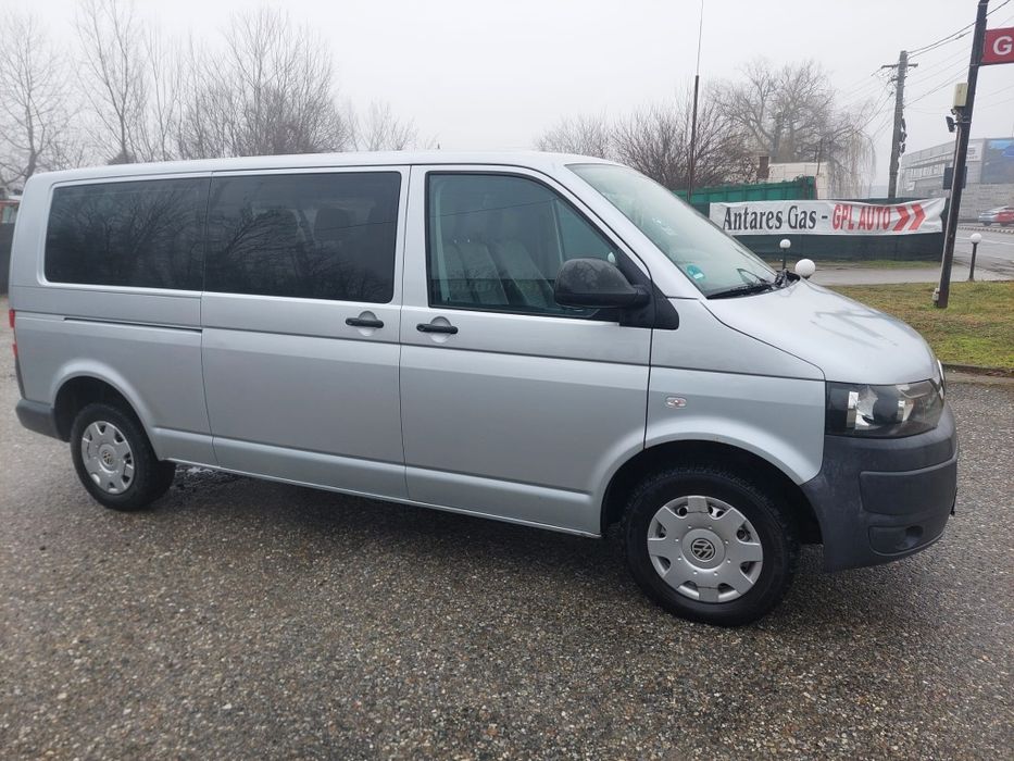 VW Transporter T5  Modelul Lung 2013 8+1 Locuri