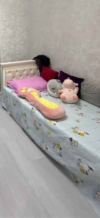 Кровать бир кишилик сотилади