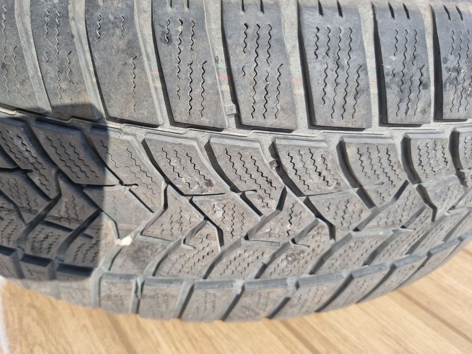 2 броя зимни Dunlop 205 60 16