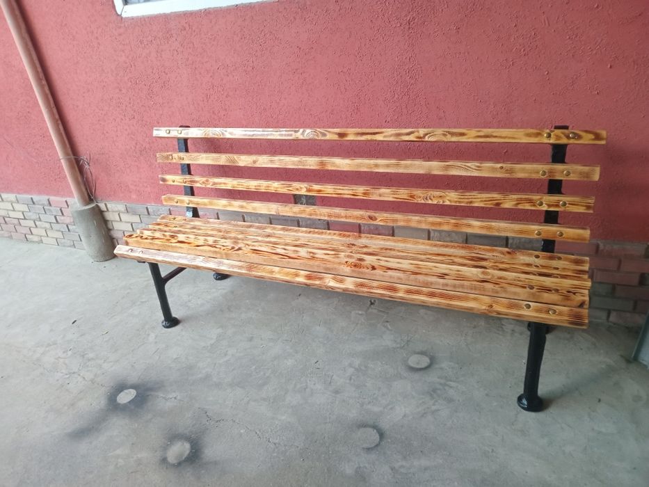 Чугуные скамейки