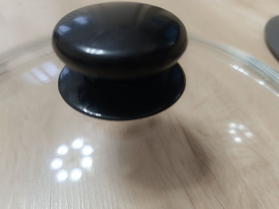 2 Стеклянные крышки d-26. d-28