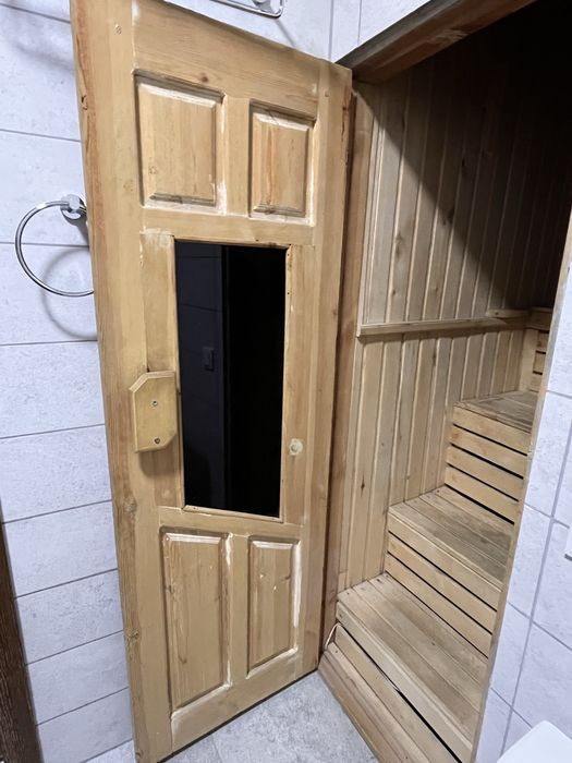 Дверь деревянная для бани