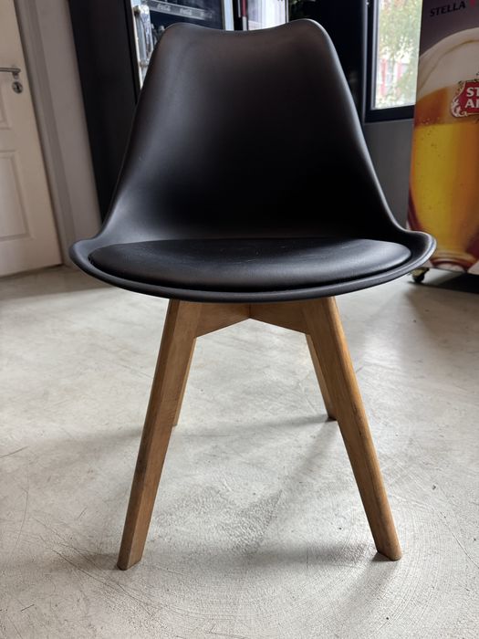 Стол черен за кухня и трапезария или бар заведение