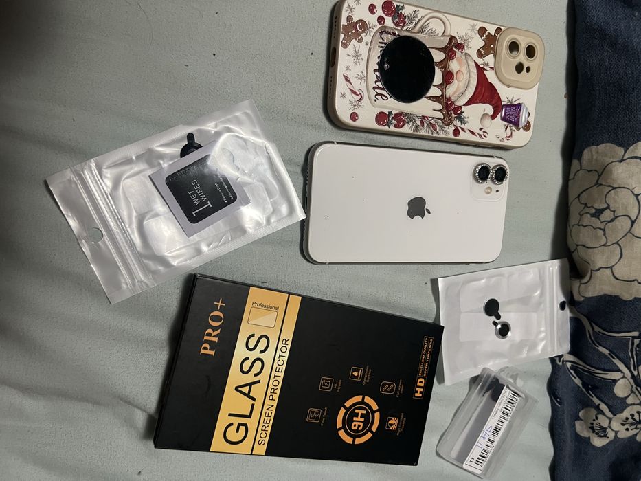 Vand iphone 11 top full alb nou nout baterie 100/100% garantie 1 an plus bonus husa folie accesorii cam etc alb top 128 gb neverlock face id functiona