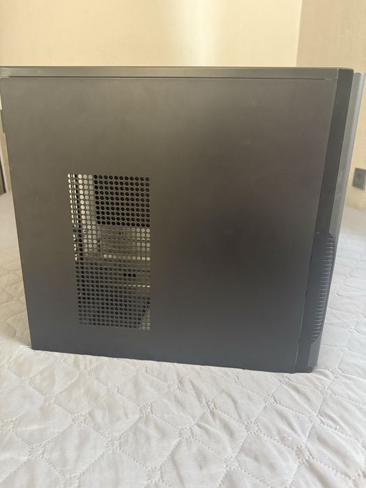 Продавам кутия за компютър