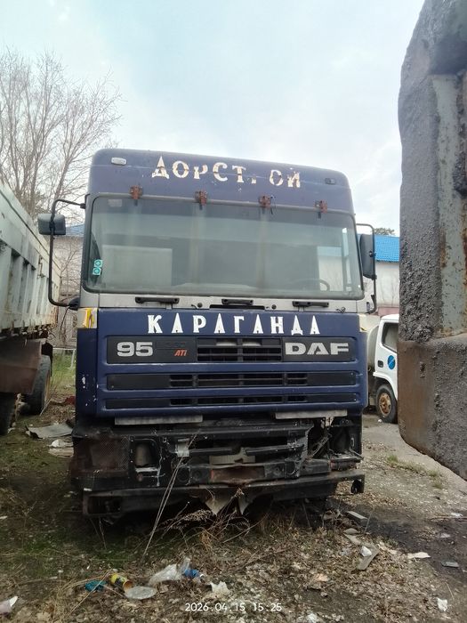 Тягач DAF 93 год