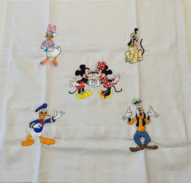 Fete de perna cu povesti