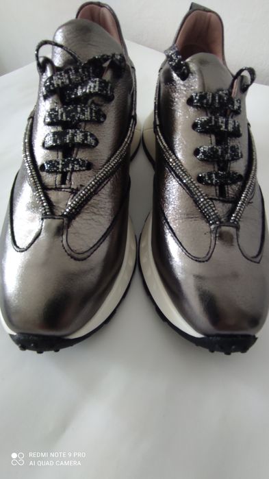 Кроссовки НОВЫЕ  отдам дешево