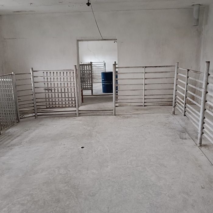 Продам дом с большим помещением