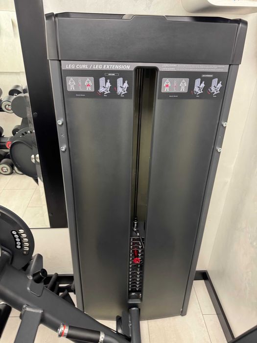 Комбиниран уред за предно и задно бедро