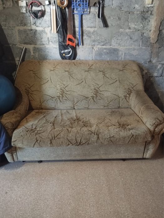 Продам диван б/у недорого