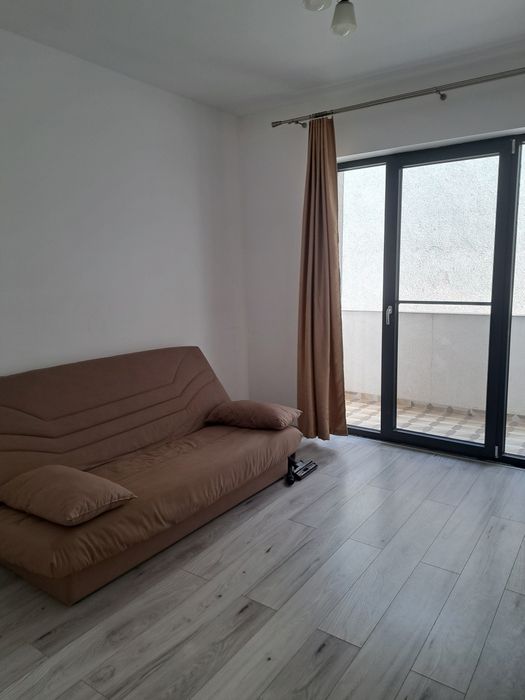 Închiriez apartament 3 camere  ,  loc de parcare inclus , in  zona AFI