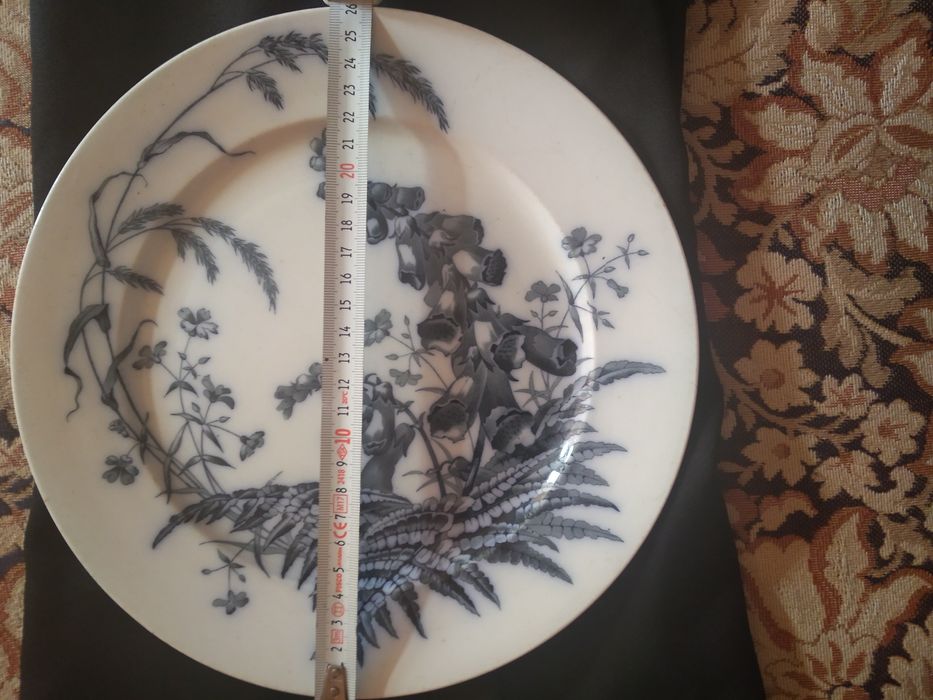 Плато и чиния от порцелан