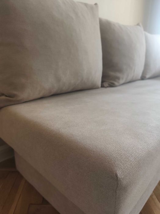 Много запазен Диван