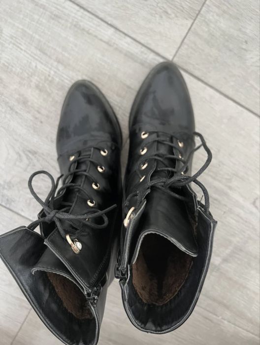Botine imblanite de iarna