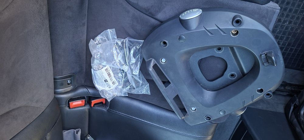 Suport top case Givi pentru piaggio mp3