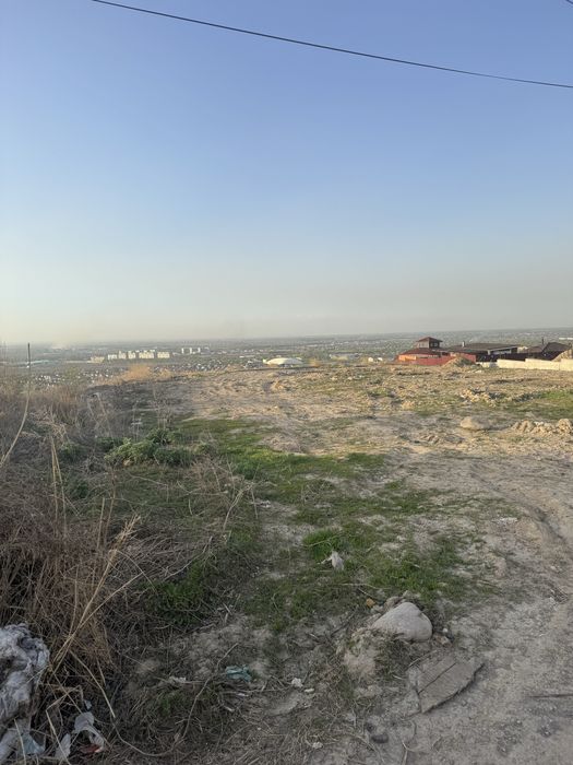 Участок с видом на город