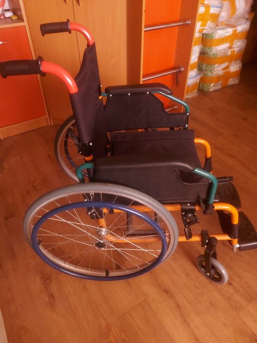 Продам инвалидную коляску