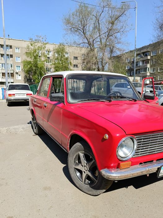 Автомобиль ваз 21011