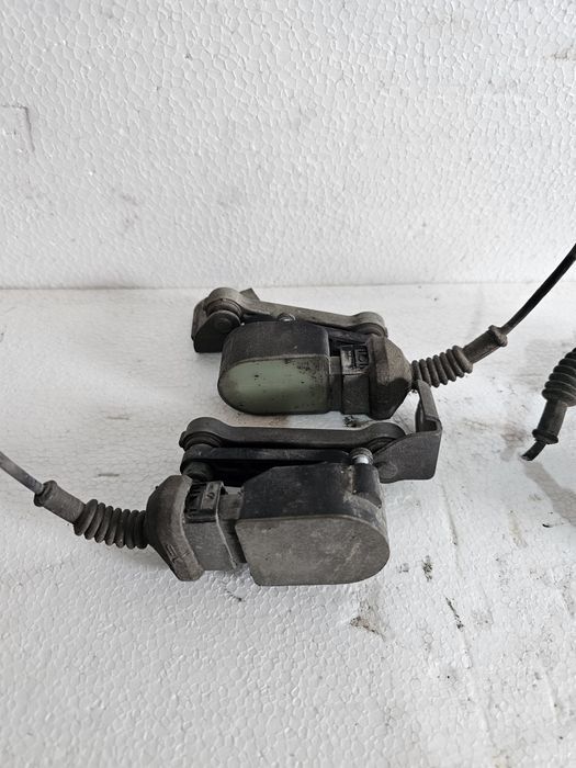 senzor nivel original volkswagen phaeton 

cod oe: 4e0 907 503 c

star