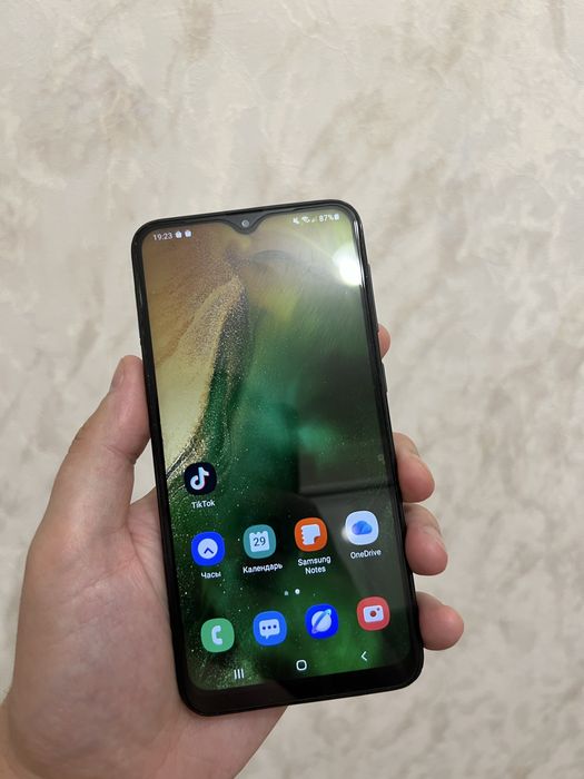 Продам Samsung A10.