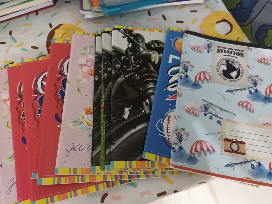 Тетрадки с големи квадратчета