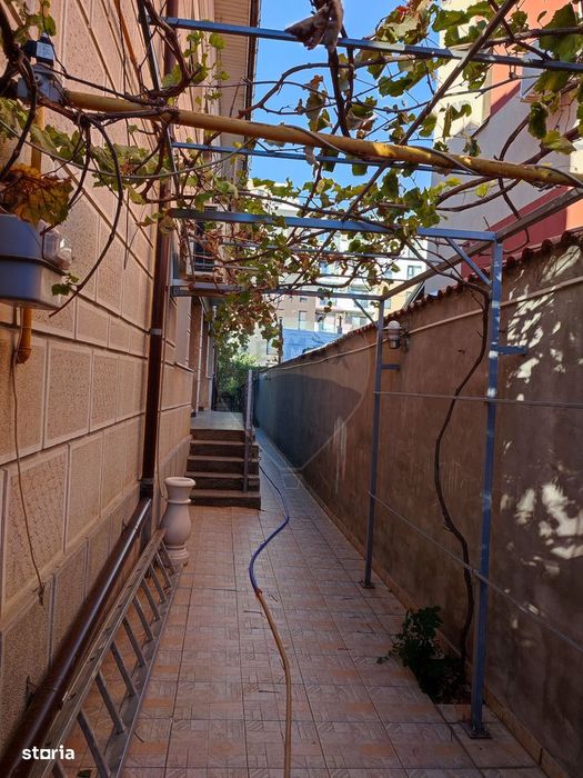 VANZARE SPECIALA Casă / Vilă cu 7 camere, Uverturii MILITARI/Duplex