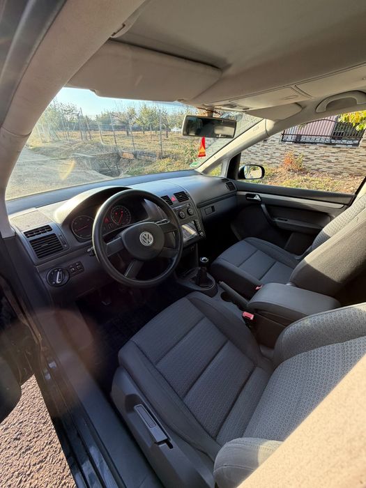 Volkswagen Touran 2005 diesel, 2.264 € — imagine 5