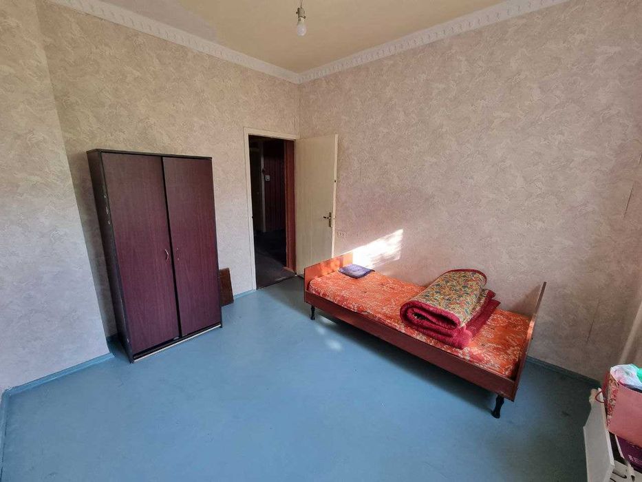 Продаю 4+1 комнатную квартиру.