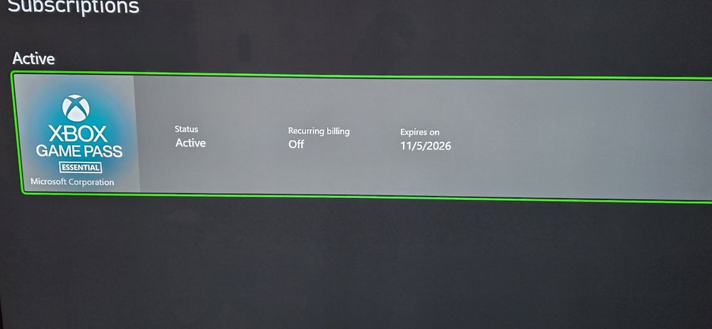 Xbox Series X , 2 controllere + 2 jocuri + cont cu abonament essential