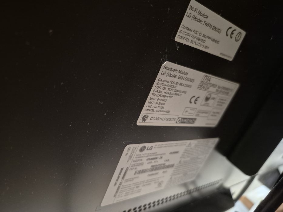 Продаю телевизор LG 47LM860V-ZB
