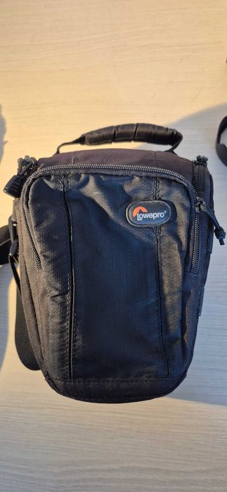 DSLR Nikon D5100 cu obiectiv Nikkor 18-140 si accesorii