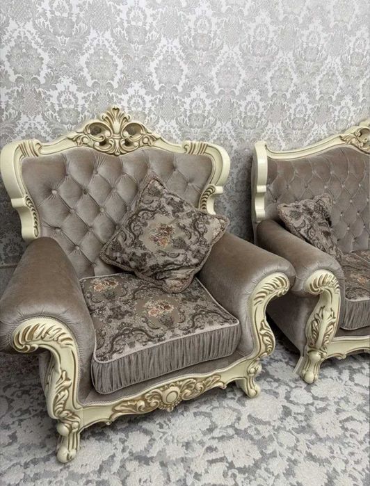 Продам диван два кресла б/у