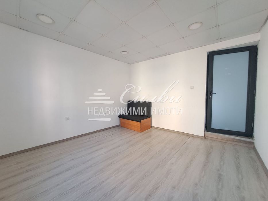 Дава се под наем Офис в Шумен, Център - 20 кв.м за 127.5 € - Снимка #1