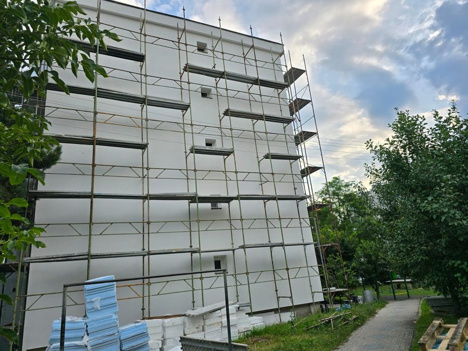 Vând schela fără platforme la 5euro mp