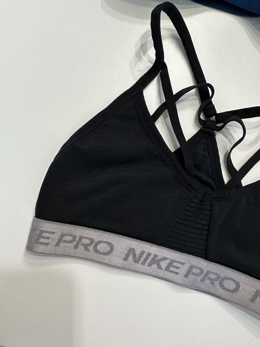 Спортни сутиени/ бюстиета  клин Nike
