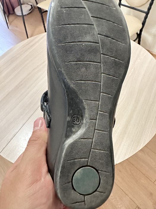 Туфли на девочку 30 и 32 размер