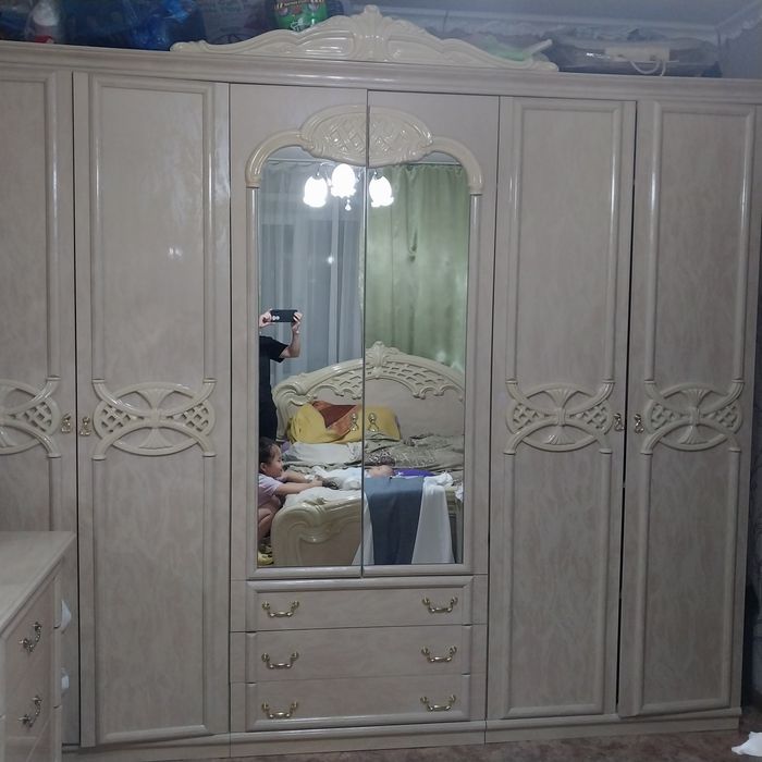 Продам спальный гарнитур