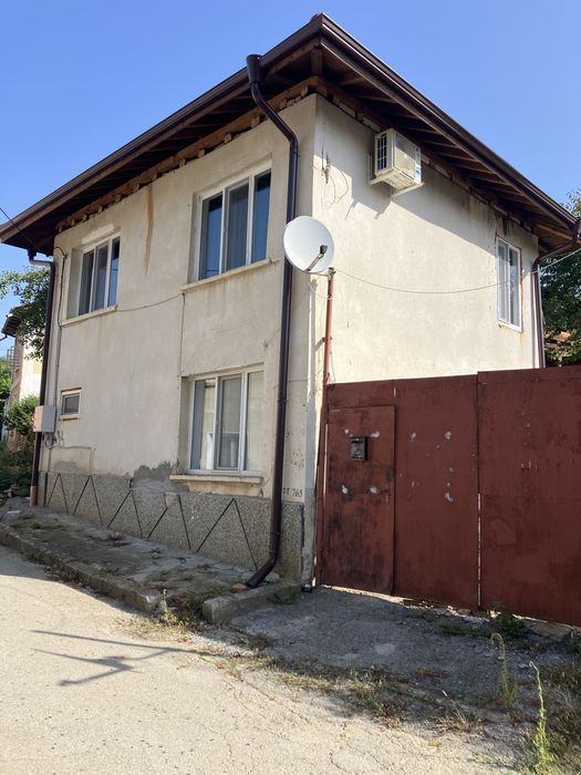 Продавам къща на 5 км.от Троян.