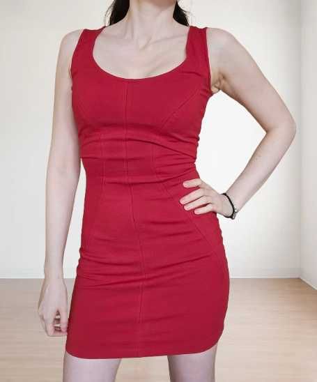 Дамска червена рокля, размер s.