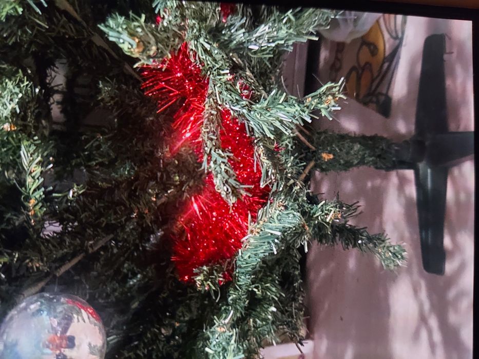 Brad artificial, înălțime 160 cm, cu decoratiuni