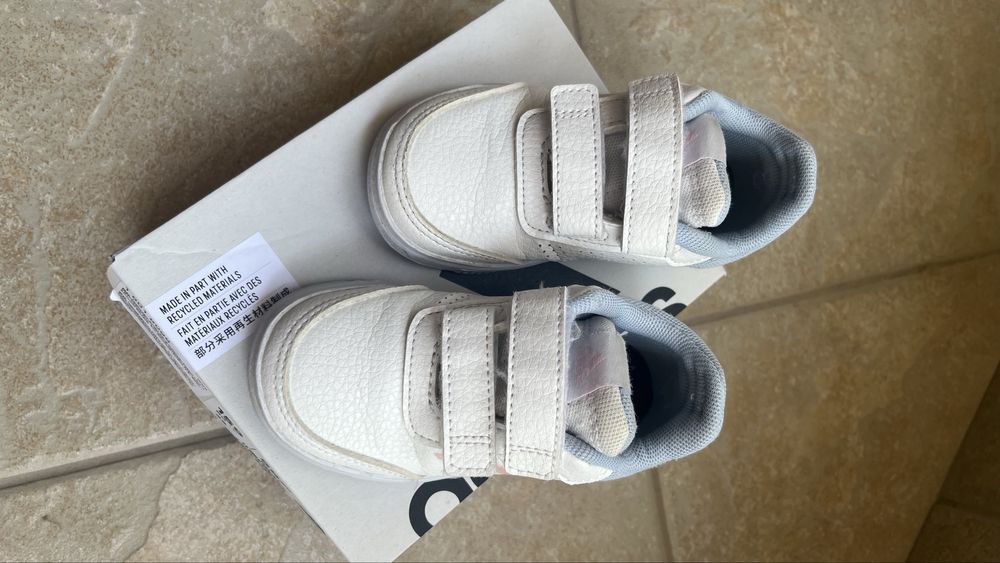 Маратонки Adidas и Nike размер 22