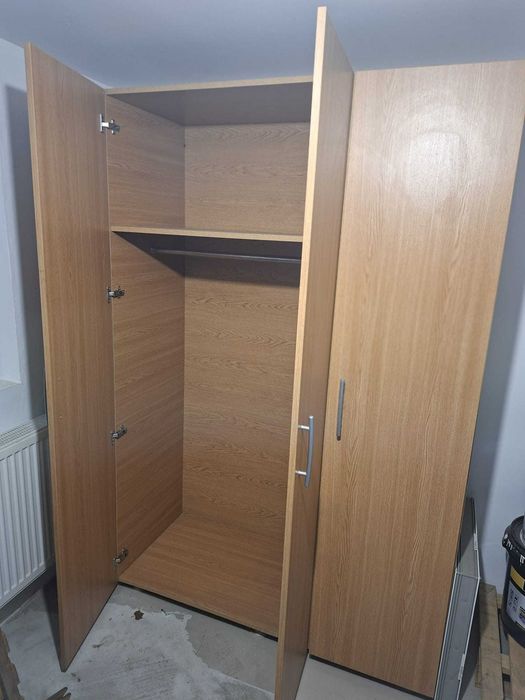 Dulap cu 3 usi de vanzare